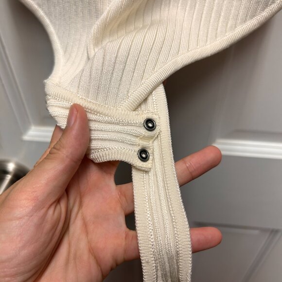 Abercrombie & Fitch Long Sleeve Bodysuit in Cream - Picture 3 of 5